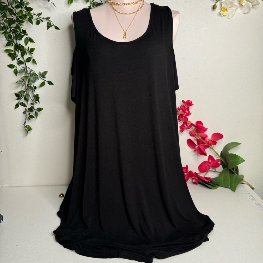 🖤 Discreet Dress 🖤 - Picture 2 of 7